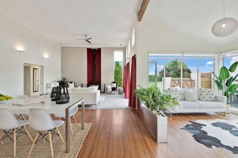 Photo of property in 21 Teviotview Place, Amberley, 7410