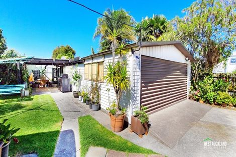 Photo of property in 3 Royal View Road, Te Atatu South, Auckland, 0610