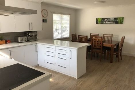 Photo of property in 3 Woodstock Place, Hokowhitu, Palmerston North, 4410
