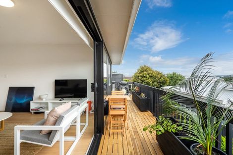 Photo of property in 2/57 Lake Road, Devonport, Auckland, 0624