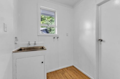 Photo of property in 50 Seaview Road, Marfell, New Plymouth, 4310
