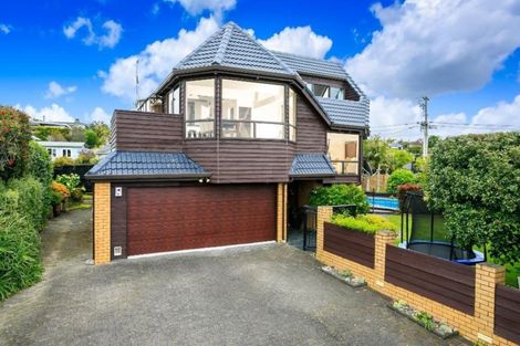 Photo of property in 1/75 Castor Bay Road, Castor Bay, Auckland, 0620