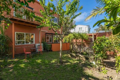 Photo of property in 8 Faulkner Road, Northcote Point, Auckland, 0627