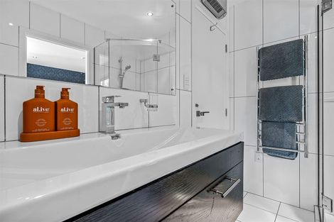 Photo of property in 1/5 Whareora Terrace, Cashmere, Christchurch, 8022