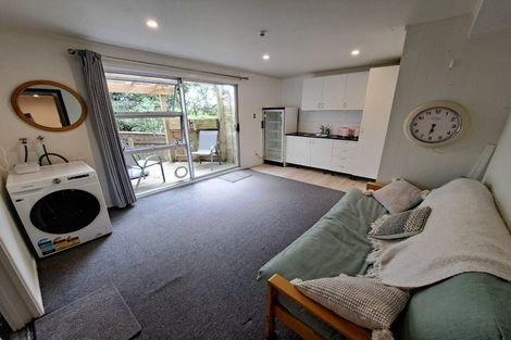 Photo of property in 33 Omega Street, Newlands, Wellington, 6037