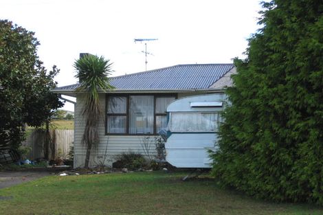 Photo of property in 83 Glen Marine Parade, Glendene, Auckland, 0602