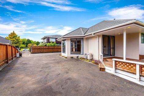 Photo of property in 10 Comeskey Grove, Elderslea, Upper Hutt, 5018