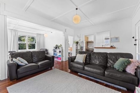 Photo of property in 352 Motutara Road, Muriwai, 0881