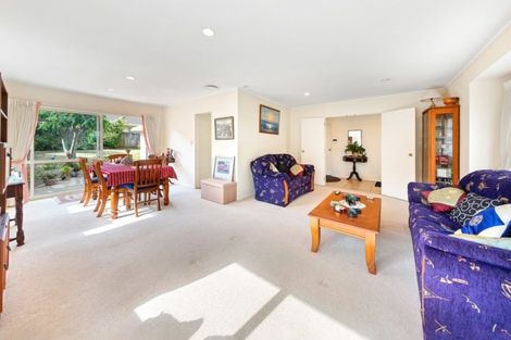 Photo of property in 114 Golfland Drive, Golflands, Auckland, 2013