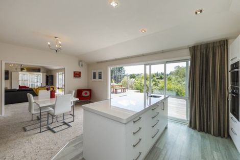 Photo of property in 28 Cashmere Drive, Fitzherbert, Palmerston North, 4410