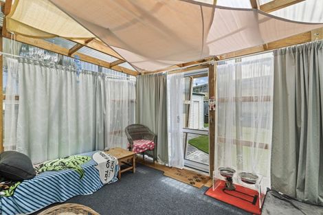 Photo of property in 33 Karewa Street, Castlecliff, Whanganui, 4501