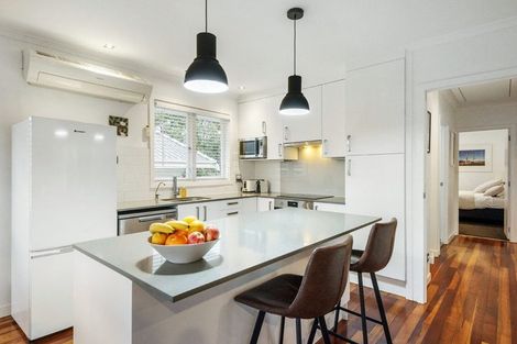 Photo of property in 4/37 Onewa Road, Northcote, Auckland, 0627