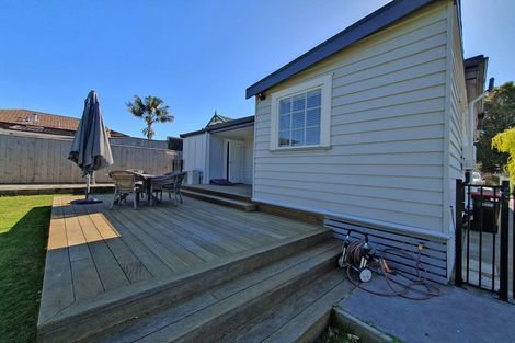 Photo of property in 2 Kipling Avenue, Hospital Hill, Napier, 4110