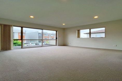 Photo of property in 15 Merlot Way, Te Atatu South, Auckland, 0610