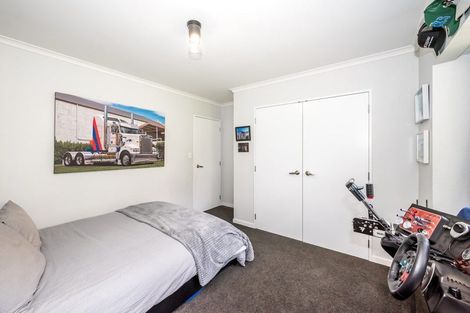 Photo of property in 32 Guildford Drive, Paraparaumu, 5032