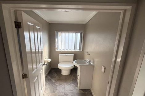 Photo of property in 1 Claremont Way, East Tamaki Heights, Auckland, 2016