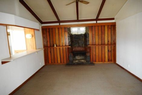 Photo of property in 2 Waimana Road, Conifer Grove, Takanini, 2112