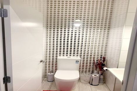 Photo of property in 37 Newington Road, Henderson, Auckland, 0612