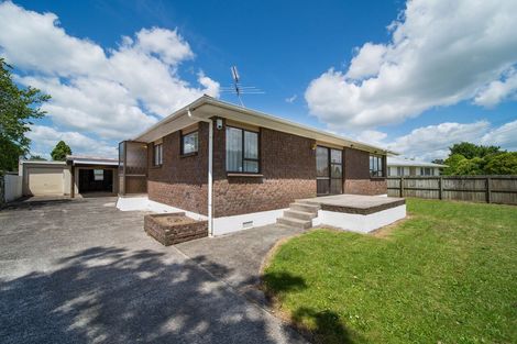 Photo of property in 30 Sutton Crescent, Papakura, 2110
