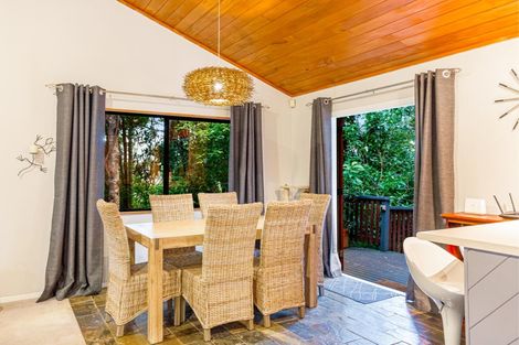 Photo of property in 84 Mountain Road, Henderson Valley, Auckland, 0612