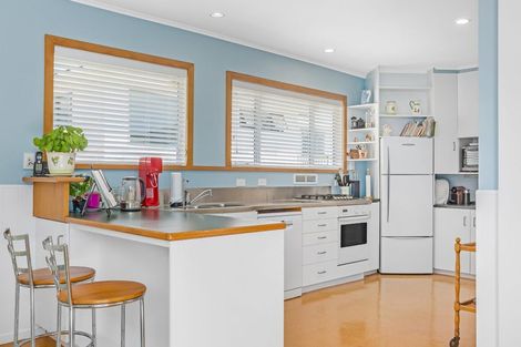 Photo of property in 4 Ranui Terrace, Tawa, Wellington, 5028