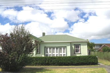 Photo of property in 4 Russell Street, Stanley Point, Auckland, 0624