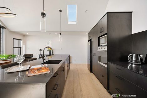 Photo of property in 32 Lyall Parade, Lyall Bay, Wellington, 6022