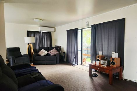 Photo of property in 72 West Harbour Drive, West Harbour, Auckland, 0618
