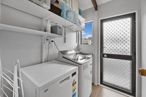 Photo of property in 2/180 Henderson Valley Road, Henderson, Auckland, 0612