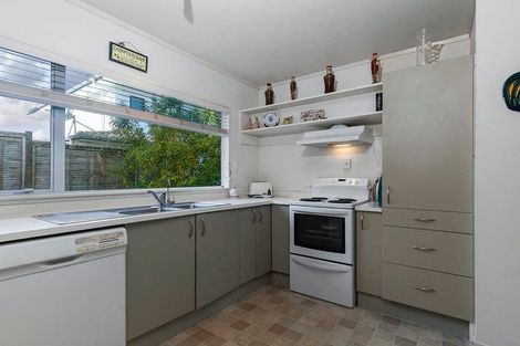 Photo of property in 2/94 Nigel Road, Browns Bay, Auckland, 0630