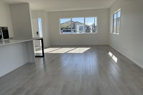 Photo of property in 7 Vinistra Road, Kumeu, 0810