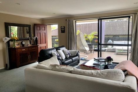 Photo of property in 22 Zefiro Drive, Massey, Auckland, 0614