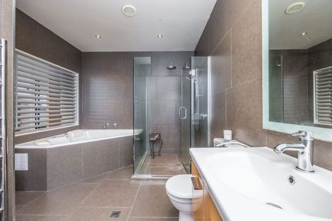 Photo of property in 10a/2 Saint Martins Lane, Grafton, Auckland, 1010