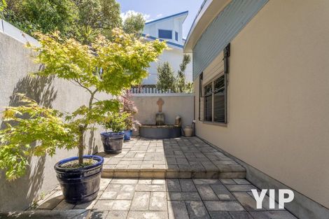 Photo of property in 14 Dress Circle, Newlands, Wellington, 6037