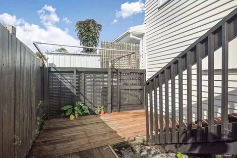 Photo of property in 2/1a Becroft Drive, Forrest Hill, Auckland, 0620