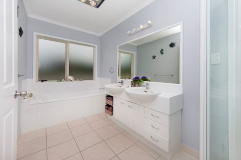 Photo of property in 31 William Gamble Drive, Greenhithe, Auckland, 0632