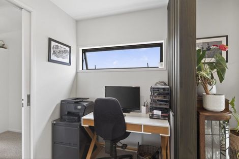 Photo of property in 8 Kowhai Street, Strandon, New Plymouth, 4312