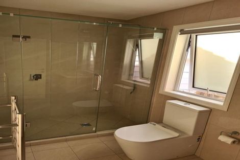 Photo of property in 36 Trias Road, Totara Vale, Auckland, 0629