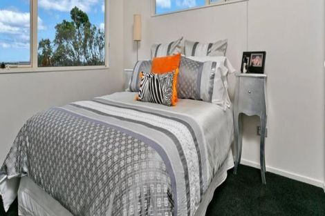 Photo of property in 1/48a Exmouth Road, Northcote, Auckland, 0627