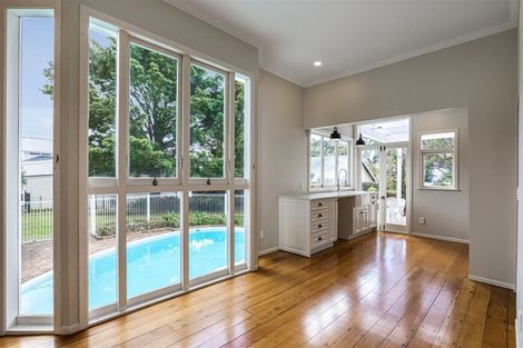 Photo of property in 60 Princes Street, Northcote Point, Auckland, 0627