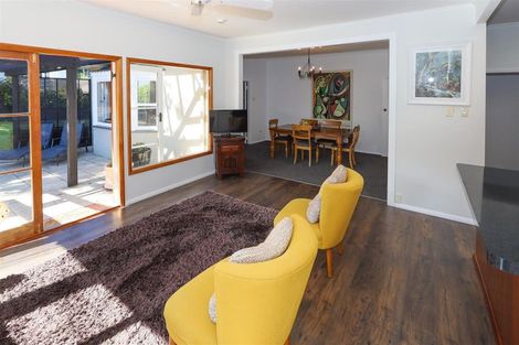 Photo of property in 1 Pah Road, Kawaha Point, Rotorua, 3010