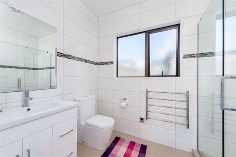 Photo of property in 21 Midhurst Avenue, Henderson, Auckland, 0612