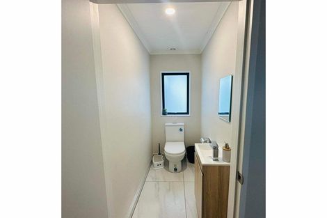 Photo of property in 8b Lumbarda Drive, Kumeu, 0810