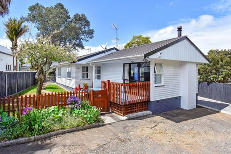 Photo of property in 15a Grande Vue Road, Hillpark, Auckland, 2102