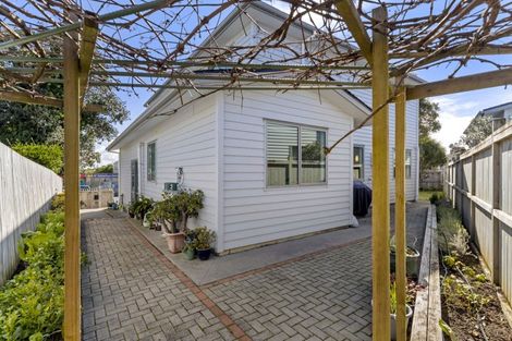 Photo of property in 12a Blakeborough Drive, Forrest Hill, Auckland, 0620