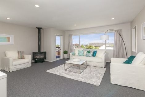 Photo of property in 14 Ribbonwood Crescent, Goodwood Heights, Auckland, 2105