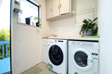 Photo of property in 33 Dianne Louise Drive, Half Moon Bay, Auckland, 2012