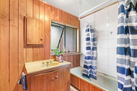 Photo of property in 82 Wade River Road, Stanmore Bay, Whangaparaoa, 0932