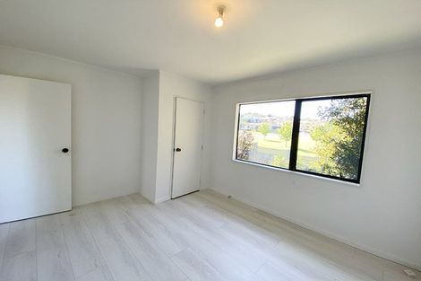 Photo of property in 49 Gosford Drive, Botany Downs, Auckland, 2010