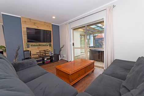 Photo of property in 3 Neta Grove, Henderson, Auckland, 0612